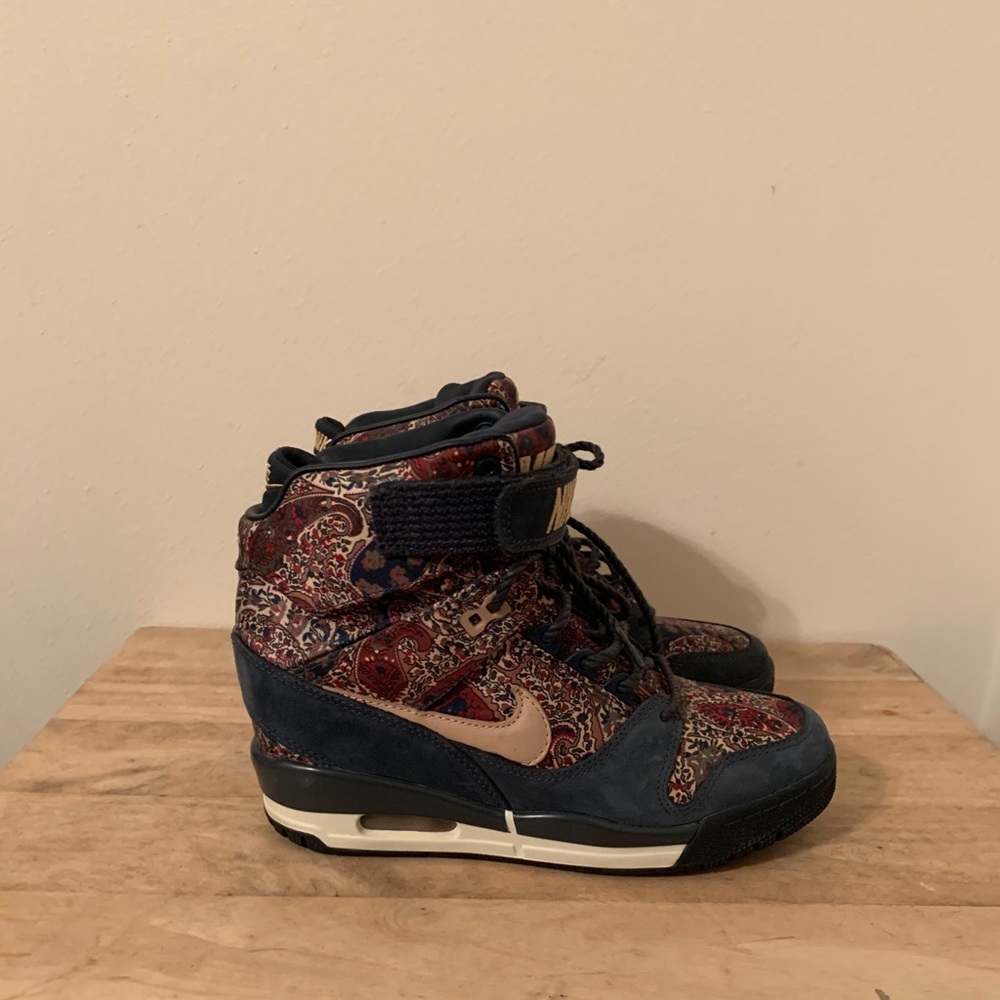 Nike Air Revolution Sky Hi Liberty